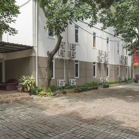 Urbanview Hotel Minongga Pondok Labu By Reddoorz Jakarta Exterior photo