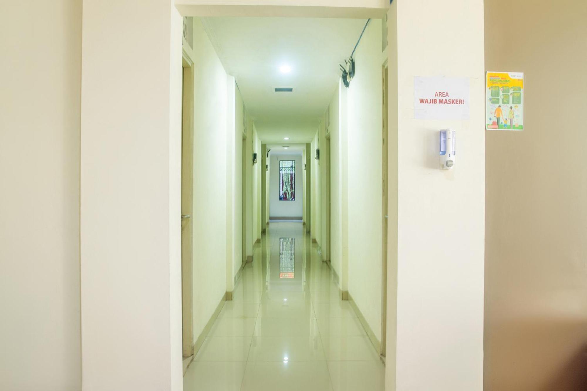 Urbanview Hotel Minongga Pondok Labu By Reddoorz Jakarta Exterior photo