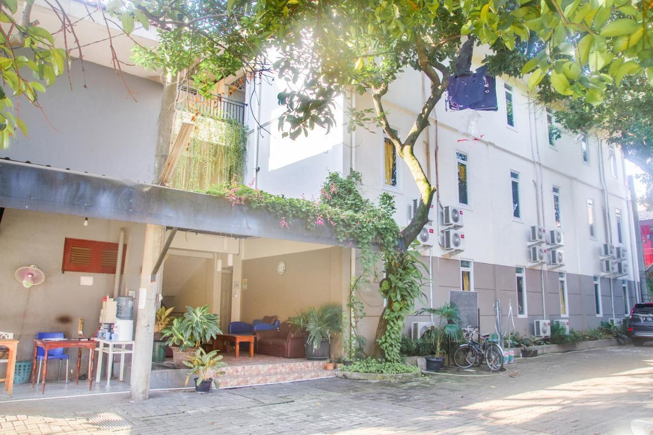 Urbanview Hotel Minongga Pondok Labu By Reddoorz Jakarta Exterior photo