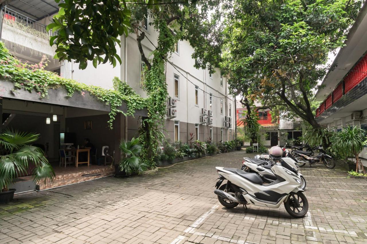Urbanview Hotel Minongga Pondok Labu By Reddoorz Jakarta Exterior photo